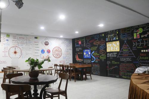 Business center, Bu Sepuh GuestHouse in Panawuan Business center, Bu Sepuh GuestHouse in Panawuan