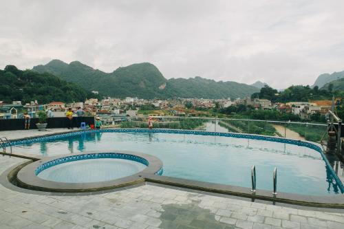 Swimming pool, Muong Thanh Luxury Son La Hotel in Son La Swimming pool, Muong Thanh Luxury Son La Hotel in Son La