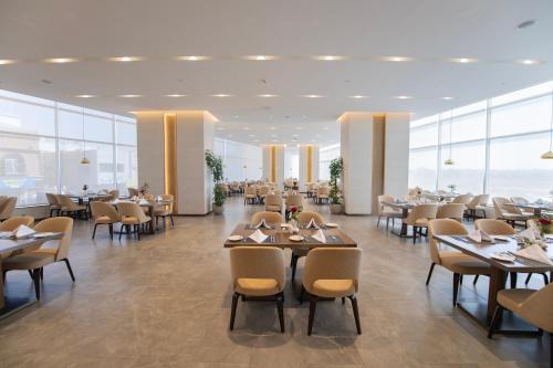 Restaurant, Clarion Hotel Jeddah Airport in Jeddah Restaurant, Clarion Hotel Jeddah Airport in Jeddah