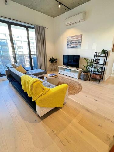 Industrial yet Modern, 1bd 1bth Apt - Woden in Woden Valley Industrial yet Modern, 1bd 1bth Apt - Woden in Woden Valley