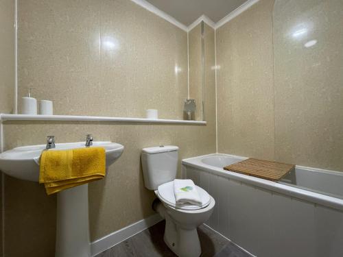 Bathroom, Dunbeth House in Coatbridge Bathroom, Dunbeth House in Coatbridge
