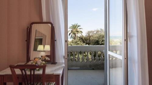 Balcony/terrace, Hotel Esplanade in Pescara Balcony/terrace, Hotel Esplanade in Pescara