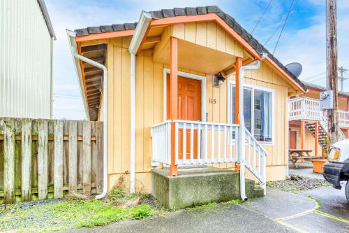 Sea Treasures Inn in Rockaway Beach (OR) Sea Treasures Inn in Rockaway Beach (OR)