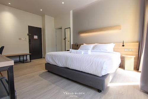 Yello Block Hotel in Phon Thong Yello Block Hotel in Phon Thong