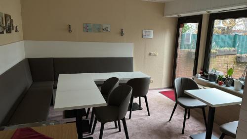 Hotel Pension Pamina in Steglitz - Zehlendorf Hotel Pension Pamina in Steglitz - Zehlendorf