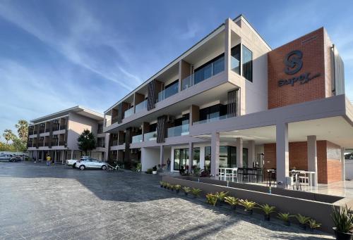 Exterior view, Super Highway Hotel in Phetchaburi Exterior view, Super Highway Hotel in Phetchaburi