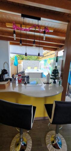 "Chez Claudia "charmant logement avec jacuzzi privatif en toute intimite sur belle terrasse exterieu in Saint Francois "Chez Claudia "charmant logement avec jacuzzi privatif en toute intimite sur belle terrasse exterieu in Saint Francois