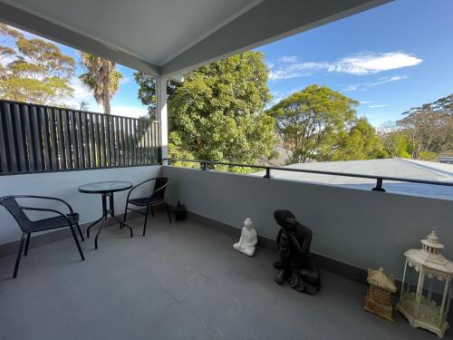 Balcony/terrace, Modern, Peaceful & Eclectic Upstairs of Duplex in Sutherland Shire Balcony/terrace, Modern, Peaceful & Eclectic Upstairs of Duplex in Sutherland Shire