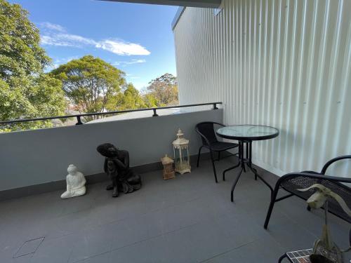 Balcony/terrace, Modern, Peaceful & Eclectic Upstairs of Duplex in Sutherland Shire Balcony/terrace, Modern, Peaceful & Eclectic Upstairs of Duplex in Sutherland Shire
