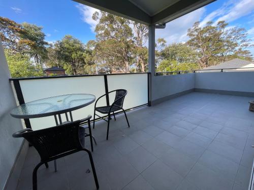 Balcony/terrace, Modern, Peaceful & Eclectic Upstairs of Duplex in Sutherland Shire Balcony/terrace, Modern, Peaceful & Eclectic Upstairs of Duplex in Sutherland Shire