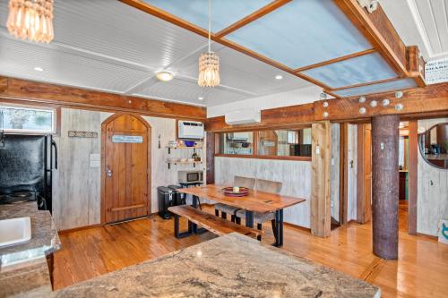 Facilities, The Artist Haven in Crescent Beach Facilities, The Artist Haven in Crescent Beach