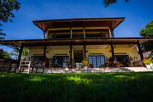 Nakorn River View Guesthouse, Restaurant and Caf`e in Champasak Nakorn River View Guesthouse, Restaurant and Caf`e in Champasak