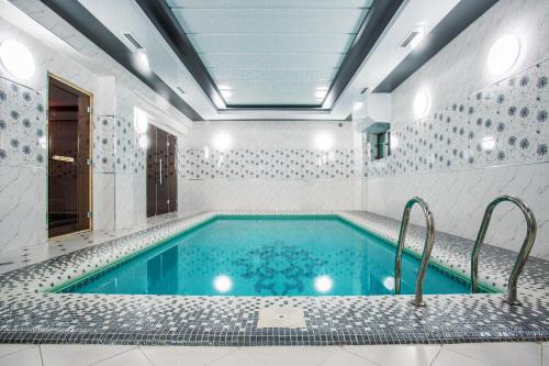 Swimming pool, Manifa Hotel in Tashkent Swimming pool, Manifa Hotel in Tashkent