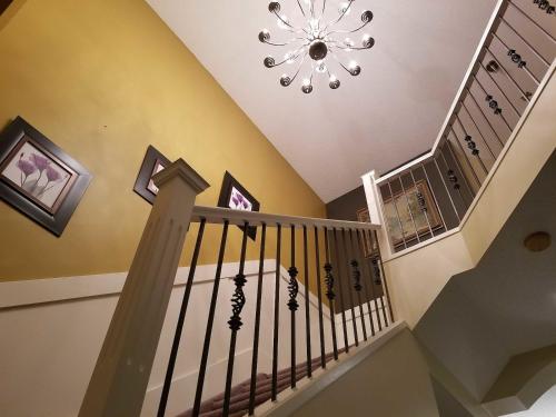 Tuscan Ridge Guesthouse Calgary West in Calgary (AB) Tuscan Ridge Guesthouse Calgary West in Calgary (AB)