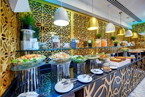 Restaurant, Gevora Hotel - The Tallest Hotel in the World in Dubai Restaurant, Gevora Hotel - The Tallest Hotel in the World in Dubai