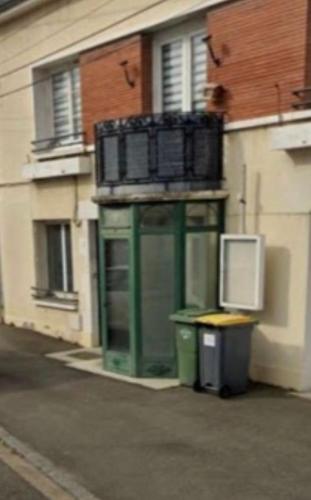 Bejárat, Studio tout confort bien situé (Studio tout confort bien situe) in Fleury-les-Aubrais Bejárat, Studio tout confort bien situé (Studio tout confort bien situe) in Fleury-les-Aubrais