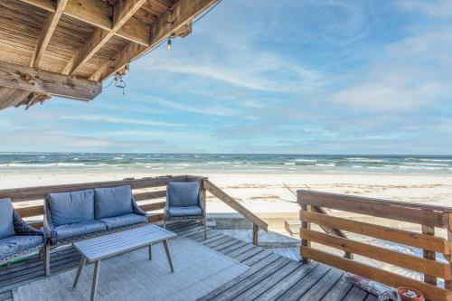 Balcony/terrace, The Artist Haven in Crescent Beach Balcony/terrace, The Artist Haven in Crescent Beach