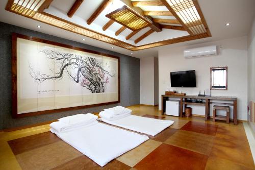 Jeonju Hanok Taejogung Hotel in Jungang-dong Jeonju Hanok Taejogung Hotel in Jungang-dong