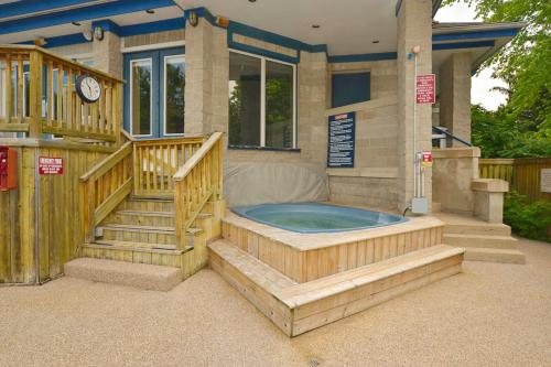 Condo 904 at North Creek Resort in เดอะบลูเมาน์เท็น (ON) Condo 904 at North Creek Resort in เดอะบลูเมาน์เท็น (ON)