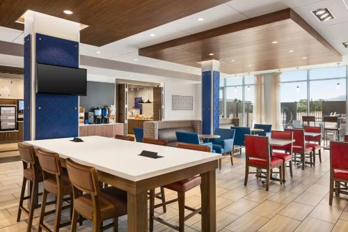 Étterem, Holiday Inn Express And Suites Ukiah By IHG in Ukiah (Kalifornia) Étterem, Holiday Inn Express And Suites Ukiah By IHG in Ukiah (Kalifornia)
