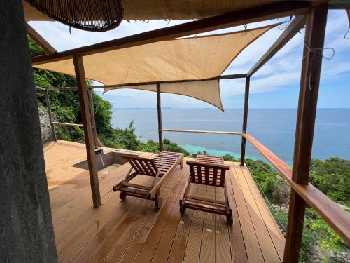 Balcony/terrace, Canopee Lodge in Nosy Ambariovato Balcony/terrace, Canopee Lodge in Nosy Ambariovato
