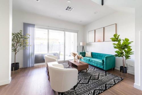 NEW! Modern Home w/Covered Patio/GameRoom Sleeps 9 in Paradise Valley NEW! Modern Home w/Covered Patio/GameRoom Sleeps 9 in Paradise Valley