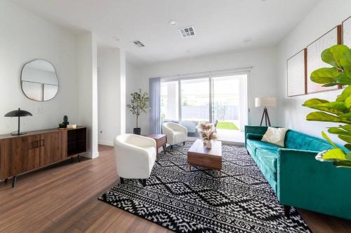NEW! Modern Home w/Covered Patio/GameRoom Sleeps 9 in Paradise Valley NEW! Modern Home w/Covered Patio/GameRoom Sleeps 9 in Paradise Valley