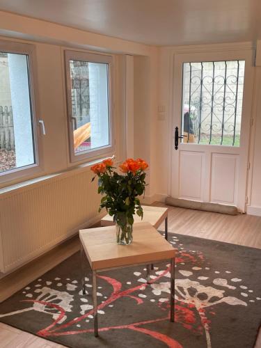 Studio au calme avec jardin a 30min de Paris ou Versailles station Vesinet Le Pecq RER A OUEST in Chatou Studio au calme avec jardin a 30min de Paris ou Versailles station Vesinet Le Pecq RER A OUEST in Chatou