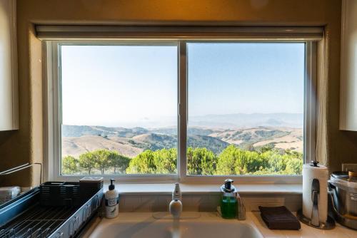 Mountain Top Getaway, BEST VIEW IN SLO! - Whole House in San Luis Obispo Mountain Top Getaway, BEST VIEW IN SLO! - Whole House in San Luis Obispo