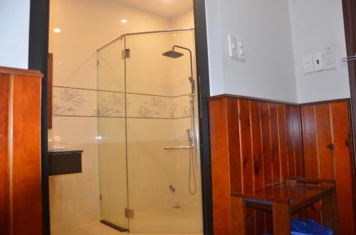 Bathroom, Khach san Hao Hoa (Hao Hoa Hotel) in Quyet Thang Bathroom, Khach san Hao Hoa (Hao Hoa Hotel) in Quyet Thang
