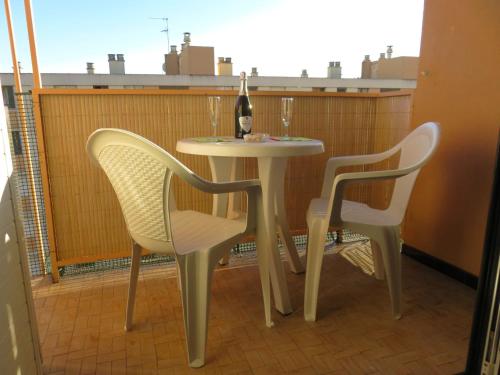 Balcony/terrace, NICE NORD 2 PIECES CALMES,WIFI,CLIM,BALCON,PARKING in Le Ray Balcony/terrace, NICE NORD 2 PIECES CALMES,WIFI,CLIM,BALCON,PARKING in Le Ray
