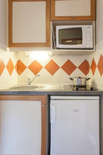 keuken, Residence Pierre & Vacances Les Combes in Reberty keuken, Residence Pierre & Vacances Les Combes in Reberty