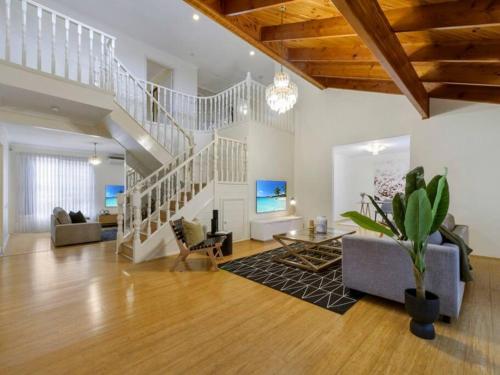 Welcome to Goodwood House! 12 mins to Melbourne international Airport! in St Albans Welcome to Goodwood House! 12 mins to Melbourne international Airport! in St Albans