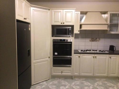 Welcome to Goodwood House! 12 mins to Melbourne international Airport! in St Albans Welcome to Goodwood House! 12 mins to Melbourne international Airport! in St Albans