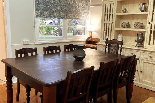 'Old Oakley' country farm stay in Sandy Hollow 'Old Oakley' country farm stay in Sandy Hollow