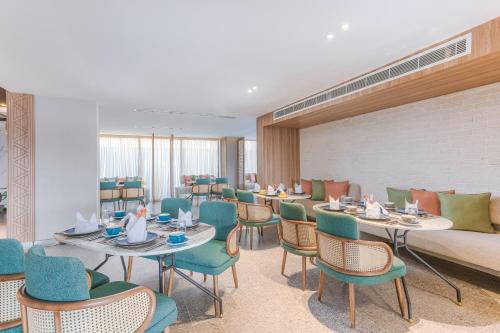 Restaurant, Ewaa Express Hotel - Al Shati near Al Rahma Mosque Restaurant, Ewaa Express Hotel - Al Shati near Al Rahma Mosque