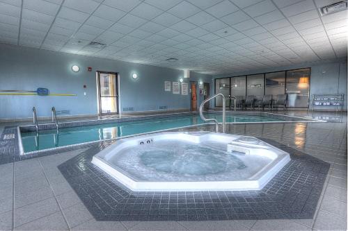 Facilities, Holiday Inn Express & Suites Toronto Airport West By IHG in Mississauga (ON) Facilities, Holiday Inn Express & Suites Toronto Airport West By IHG in Mississauga (ON)