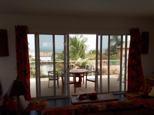 Villa avec piscine entre plage et Siné Saloum (Villa avec piscine entre plage et Sine Saloum) in Palmarin Villa avec piscine entre plage et Siné Saloum (Villa avec piscine entre plage et Sine Saloum) in Palmarin