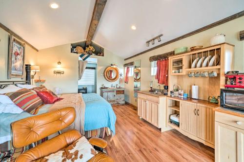 Dreamswest Ennis Studio with Deck and Stunning Views in 加拉廷蓋特韋 Dreamswest Ennis Studio with Deck and Stunning Views in 加拉廷蓋特韋