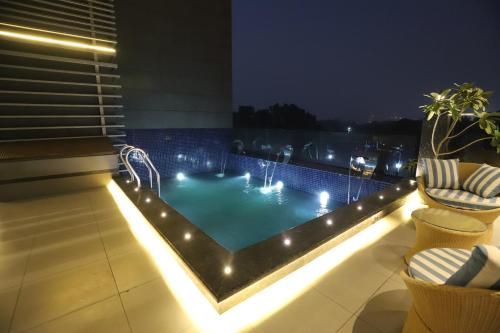 Swimming pool, THE PRISTINE HOTEL near P. Road Swimming pool, THE PRISTINE HOTEL near P. Road