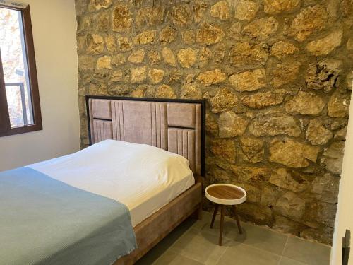 Lovely Stonehouse With Pool and Backyard in Izmir