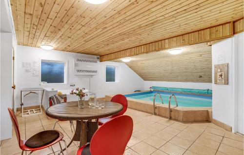 Piscina, Awesome Home In Ringkbing With 4 Bedrooms, Sauna And Indoor Swimming Pool in Ringkobing Piscina, Awesome Home In Ringkbing With 4 Bedrooms, Sauna And Indoor Swimming Pool in Ringkobing