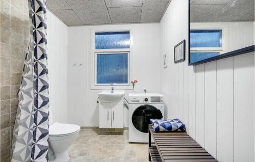Μπάνιο, Nice home in Gistrup with 2 Bedrooms and WiFi in Aalborg Μπάνιο, Nice home in Gistrup with 2 Bedrooms and WiFi in Aalborg