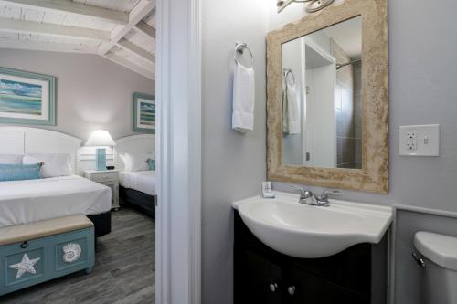 Bathroom, Fiesta Key RV Resort Premium Room 3 in Layton (FL) Bathroom, Fiesta Key RV Resort Premium Room 3 in Layton (FL)