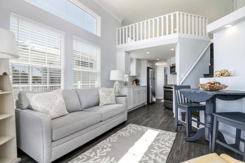 Fiesta Key RV Resort Waterfront Cottage 33 in Layton (FL) Fiesta Key RV Resort Waterfront Cottage 33 in Layton (FL)