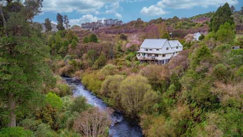 Spiral Gardens Country Park Retreat in Raurimu Spiral Gardens Country Park Retreat in Raurimu