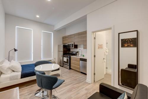 747 Lofts by RedAwning - Ground Floor Studios in Chicago in West Town 747 Lofts by RedAwning - Ground Floor Studios in Chicago in West Town