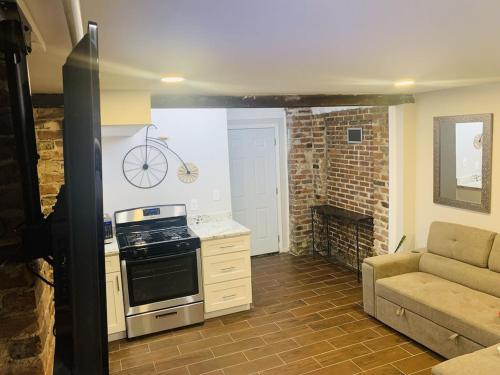Vintage Uptown Hidden Gem, Walk to Everything New Renovation! near Audubon Park Vintage Uptown Hidden Gem, Walk to Everything New Renovation! near Audubon Park