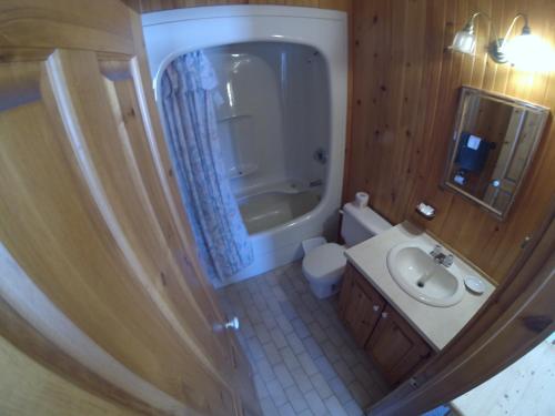 This photo about Motel Le Fleuron shared on HyHotel.com