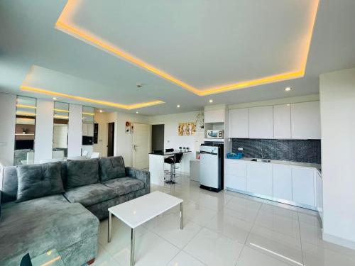 Amazon Residence by Pattaya Sunny Rentals near Boon Kanjanaraam Temple Amazon Residence by Pattaya Sunny Rentals near Boon Kanjanaraam Temple